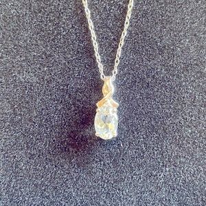 Aquamarine white gold oval pendant.